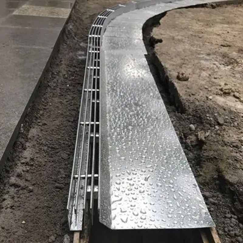 High load-bearing capacity linear drainage channel