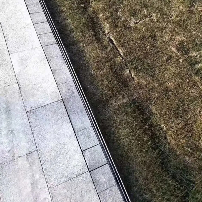 Anti-slip and wear-resistant linear drainage channel