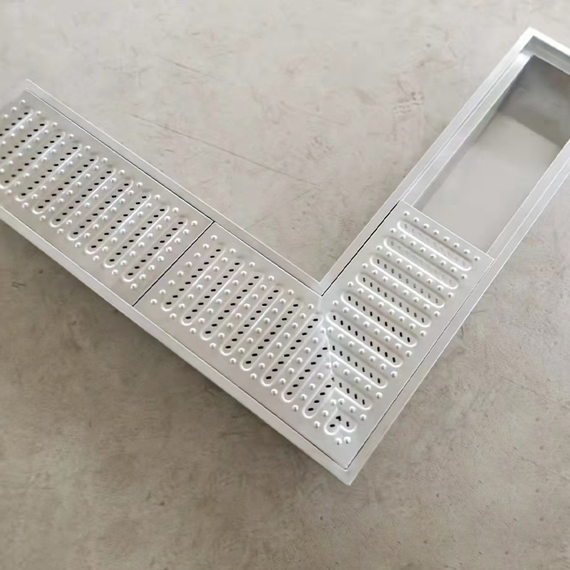 Stainless steel drainage channel with anti-slip and wear-resistant properties