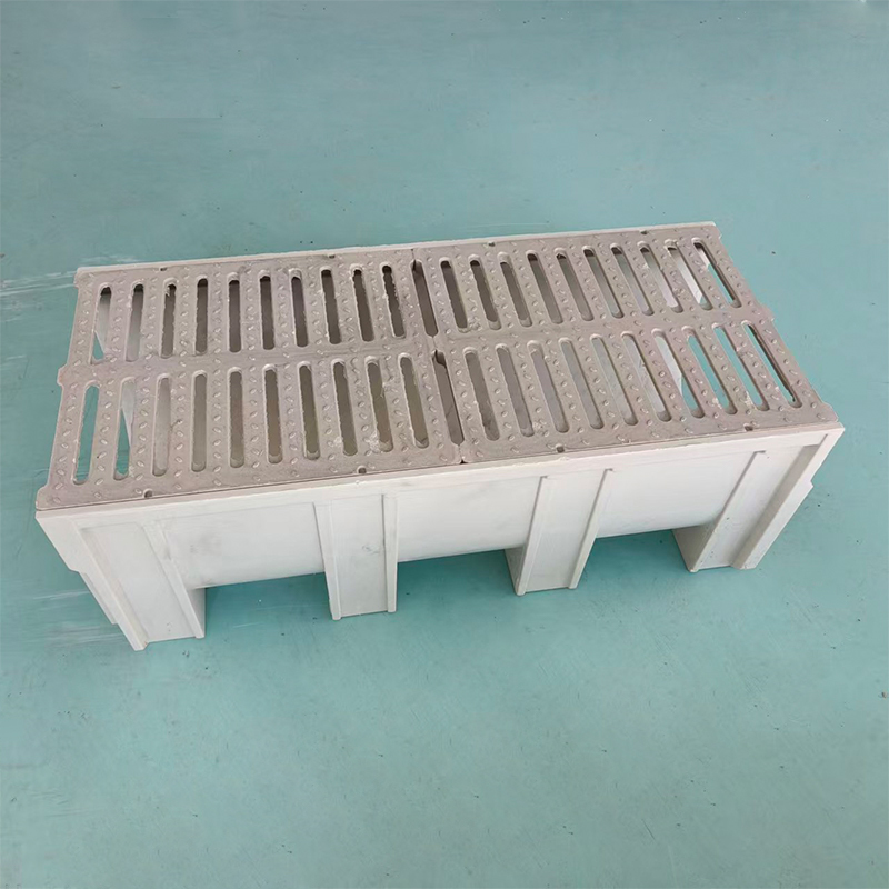 Smooth-walled resin drainage channel